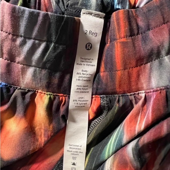 Lululemon shorts - Picture 4 of 5